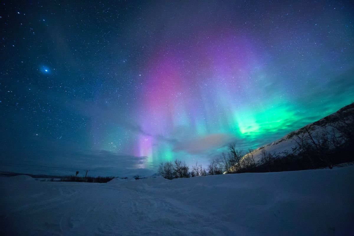 kenapa aurora bisa terjadi